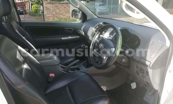 Nunua Ilio tumika Toyota Hilux Nyeupe Gari ndani ya Beitbridge nchini Matabeleland Kusini Nunua Ilio tumika Toyota Hilux Nyeupe Gari ndani ya Beitbridge nchini Matabeleland Kusini