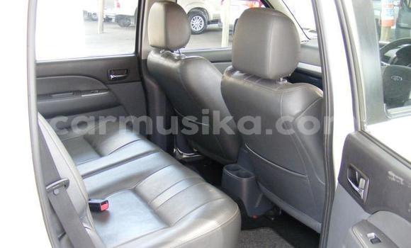 Acheter Occasion Voiture Ford Everest Blanc à Borrowdale, Harare Acheter Occasion Voiture Ford Everest Blanc à Borrowdale, Harare