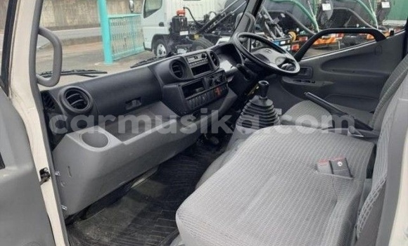 Acheter Occasion Voiture Toyota Hiace Blanc à Beitbridge, Matabeleland South Acheter Occasion Voiture Toyota Hiace Blanc à Beitbridge, Matabeleland South