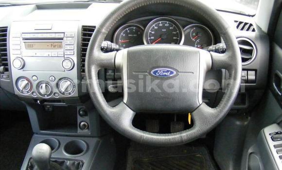 Acheter Occasion Voiture Ford Everest Blanc à Borrowdale, Harare Acheter Occasion Voiture Ford Everest Blanc à Borrowdale, Harare