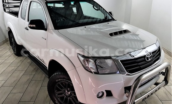 Buy Used Toyota Hilux White Car in Beitbridge in Matabeleland South