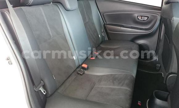 Nunua Ilio tumika Toyota Vitz Nyeupe Gari ndani ya Beitbridge nchini Matabeleland Kusini Nunua Ilio tumika Toyota Vitz Nyeupe Gari ndani ya Beitbridge nchini Matabeleland Kusini