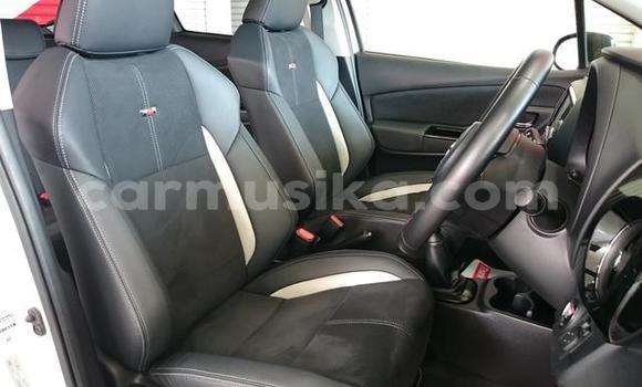 Nunua Ilio tumika Toyota Vitz Nyeupe Gari ndani ya Beitbridge nchini Matabeleland Kusini Nunua Ilio tumika Toyota Vitz Nyeupe Gari ndani ya Beitbridge nchini Matabeleland Kusini