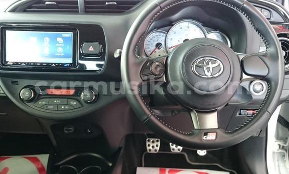 Nunua Ilio tumika Toyota Vitz Nyeupe Gari ndani ya Beitbridge nchini Matabeleland Kusini Nunua Ilio tumika Toyota Vitz Nyeupe Gari ndani ya Beitbridge nchini Matabeleland Kusini