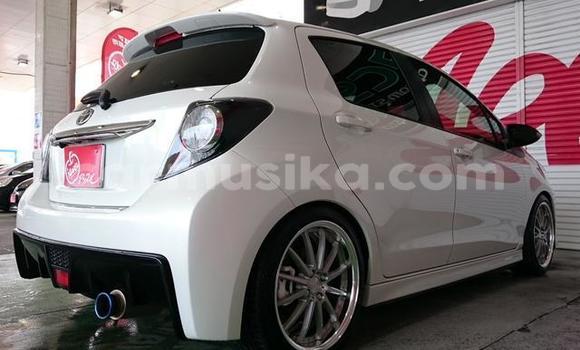 Nunua Ilio tumika Toyota Vitz Nyeupe Gari ndani ya Beitbridge nchini Matabeleland Kusini Nunua Ilio tumika Toyota Vitz Nyeupe Gari ndani ya Beitbridge nchini Matabeleland Kusini