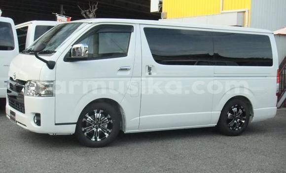 Buy Used Toyota Hiace White Car in Beitbridge in Matabeleland South