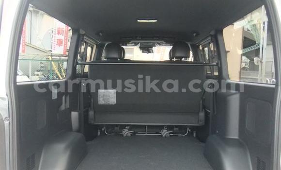 Nunua Ilio tumika Toyota Hiace Nyeupe Gari ndani ya Beitbridge nchini Matabeleland Kusini Nunua Ilio tumika Toyota Hiace Nyeupe Gari ndani ya Beitbridge nchini Matabeleland Kusini