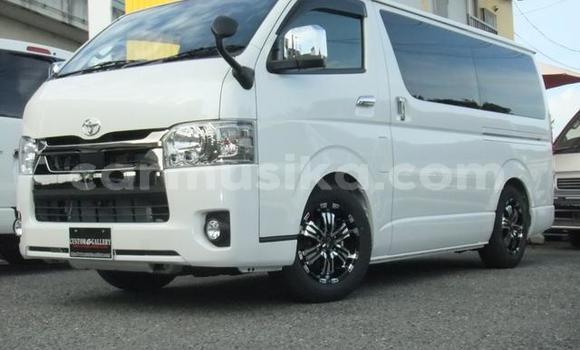 Nunua Ilio tumika Toyota Hiace Nyeupe Gari ndani ya Beitbridge nchini Matabeleland Kusini Nunua Ilio tumika Toyota Hiace Nyeupe Gari ndani ya Beitbridge nchini Matabeleland Kusini