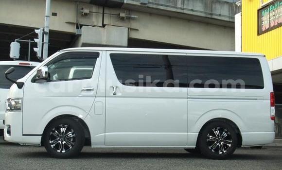 Nunua Ilio tumika Toyota Hiace Nyeupe Gari ndani ya Beitbridge nchini Matabeleland Kusini Nunua Ilio tumika Toyota Hiace Nyeupe Gari ndani ya Beitbridge nchini Matabeleland Kusini