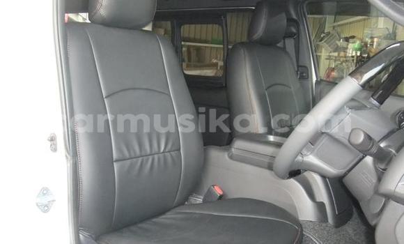 Nunua Ilio tumika Toyota Hiace Nyeupe Gari ndani ya Beitbridge nchini Matabeleland Kusini Nunua Ilio tumika Toyota Hiace Nyeupe Gari ndani ya Beitbridge nchini Matabeleland Kusini