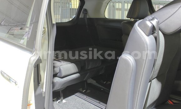 Nunua Ilio tumika Toyota Estima Nyeupe Gari ndani ya Beitbridge nchini Matabeleland Kusini Nunua Ilio tumika Toyota Estima Nyeupe Gari ndani ya Beitbridge nchini Matabeleland Kusini