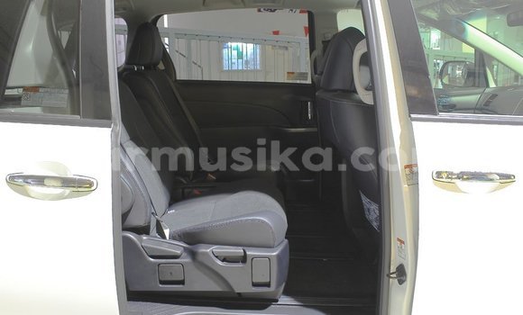 Nunua Ilio tumika Toyota Estima Nyeupe Gari ndani ya Beitbridge nchini Matabeleland Kusini Nunua Ilio tumika Toyota Estima Nyeupe Gari ndani ya Beitbridge nchini Matabeleland Kusini