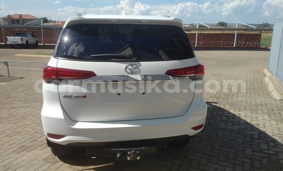 Acheter Occasion Voiture Toyota Fortuner Blanc à Beitbridge, Matabeleland South Acheter Occasion Voiture Toyota Fortuner Blanc à Beitbridge, Matabeleland South