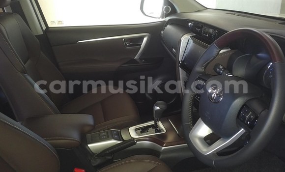 Acheter Occasion Voiture Toyota Fortuner Blanc à Beitbridge, Matabeleland South Acheter Occasion Voiture Toyota Fortuner Blanc à Beitbridge, Matabeleland South