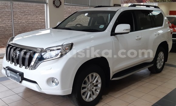 Nunua Ilio tumika Toyota Prado Nyeupe Gari ndani ya Beitbridge nchini Matabeleland Kusini