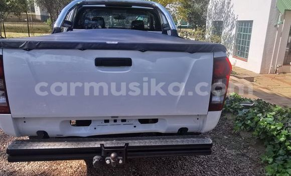 Acheter Occasion Voiture Isuzu KB Blanc à Beitbridge, Matabeleland South Acheter Occasion Voiture Isuzu KB Blanc à Beitbridge, Matabeleland South