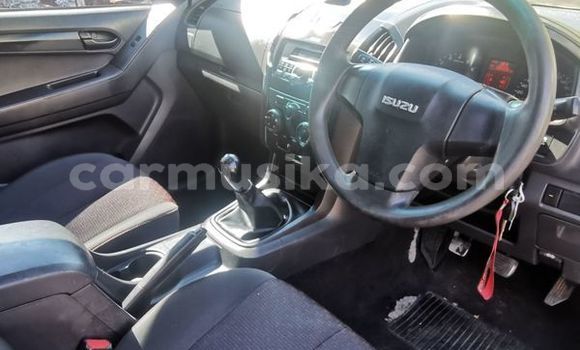 Acheter Occasion Voiture Isuzu KB Blanc à Beitbridge, Matabeleland South Acheter Occasion Voiture Isuzu KB Blanc à Beitbridge, Matabeleland South