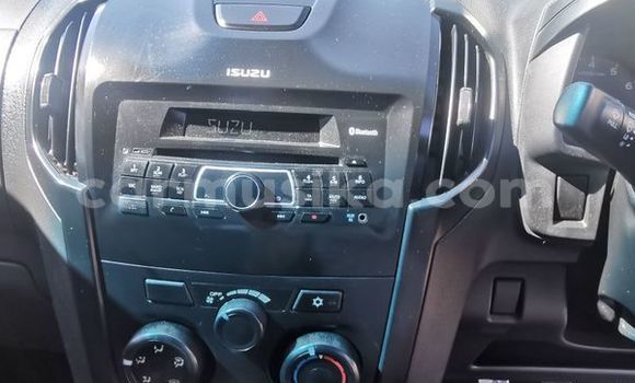 Acheter Occasion Voiture Isuzu KB Blanc à Beitbridge, Matabeleland South Acheter Occasion Voiture Isuzu KB Blanc à Beitbridge, Matabeleland South