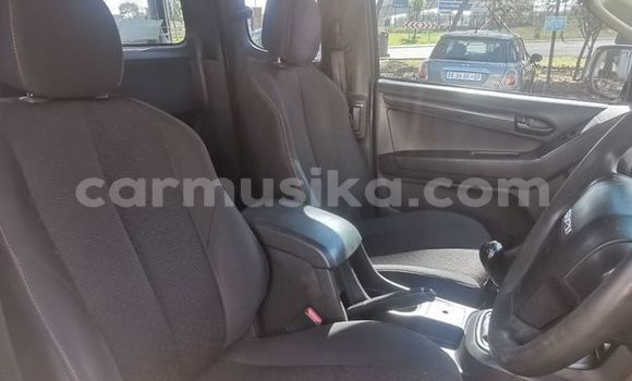 Acheter Occasion Voiture Isuzu KB Blanc à Beitbridge, Matabeleland South Acheter Occasion Voiture Isuzu KB Blanc à Beitbridge, Matabeleland South