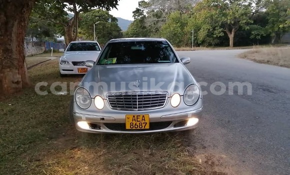 Nunua Ilio tumika Mercedes‒Benz E–Class Fedha Gari ndani ya Harare nchini Harare