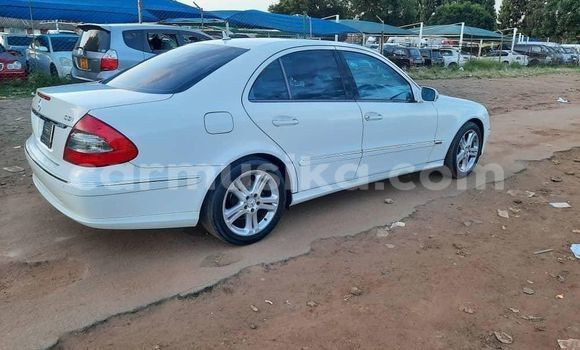 Acheter Occasion Voiture Mercedes‒Benz E–Class Blanc à Alexandra Park, Harare Acheter Occasion Voiture Mercedes‒Benz E–Class Blanc à Alexandra Park, Harare