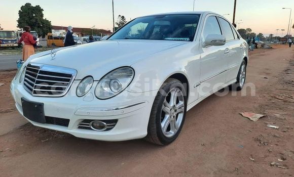 Acheter Occasion Voiture Mercedes‒Benz E–Class Blanc à Alexandra Park, Harare Acheter Occasion Voiture Mercedes‒Benz E–Class Blanc à Alexandra Park, Harare