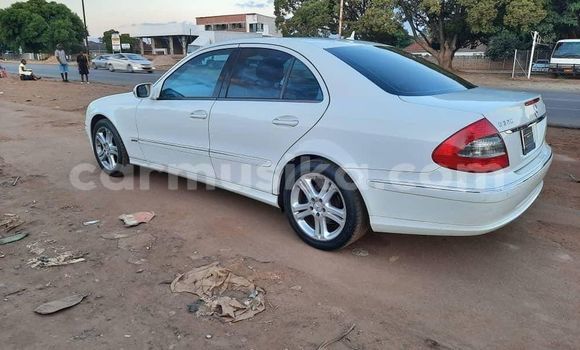 Acheter Occasion Voiture Mercedes‒Benz E–Class Blanc à Alexandra Park, Harare Acheter Occasion Voiture Mercedes‒Benz E–Class Blanc à Alexandra Park, Harare