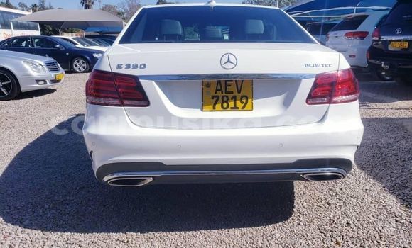 Acheter Occasion Voiture Mercedes‒Benz E–Class Blanc à Alexandra Park, Harare Acheter Occasion Voiture Mercedes‒Benz E–Class Blanc à Alexandra Park, Harare