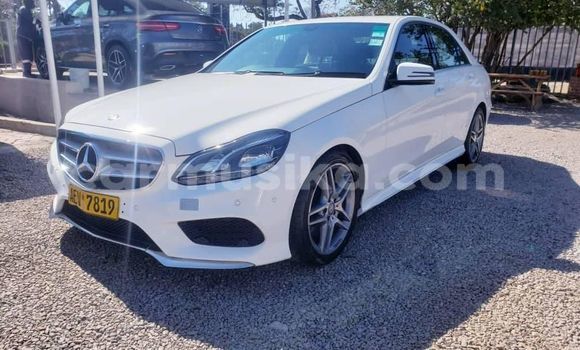 Acheter Occasion Voiture Mercedes‒Benz E–Class Blanc à Alexandra Park, Harare Acheter Occasion Voiture Mercedes‒Benz E–Class Blanc à Alexandra Park, Harare
