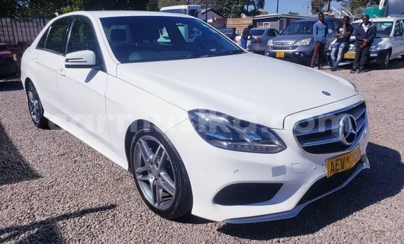 Acheter Occasion Voiture Mercedes‒Benz E–Class Blanc à Alexandra Park, Harare Acheter Occasion Voiture Mercedes‒Benz E–Class Blanc à Alexandra Park, Harare