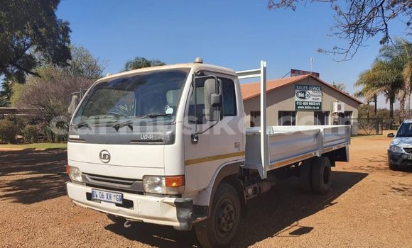 Nunua Ilio tumika Nissan UD Nyeupe Lori ndani ya Beitbridge nchini Matabeleland Kusini