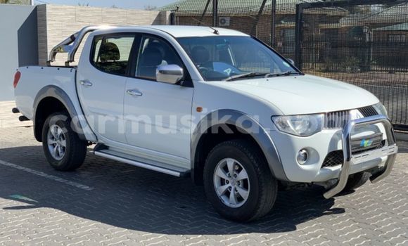 Nunua Ilio tumika Mitsubishi Triton Nyeupe Gari ndani ya Alexandra Park nchini Harare