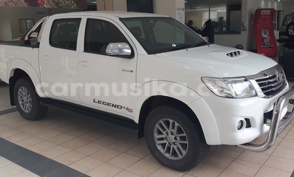 Tenga Tsaru Toyota Hilux Chena Mota in Beitbridge in Matabeleland South Tenga Tsaru Toyota Hilux Chena Mota in Beitbridge in Matabeleland South