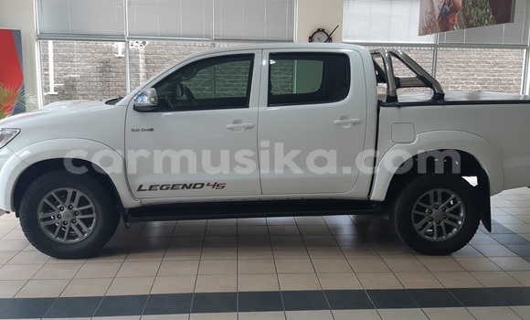 Tenga Tsaru Toyota Hilux Chena Mota in Beitbridge in Matabeleland South Tenga Tsaru Toyota Hilux Chena Mota in Beitbridge in Matabeleland South