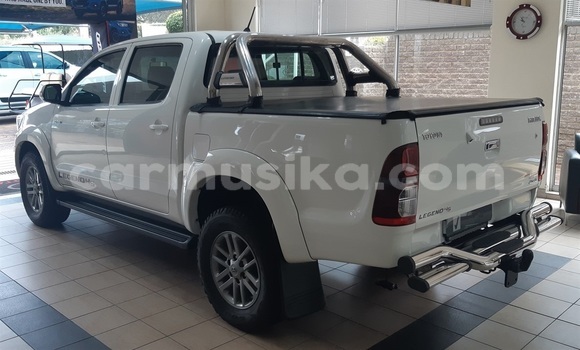 Tenga Tsaru Toyota Hilux Chena Mota in Beitbridge in Matabeleland South Tenga Tsaru Toyota Hilux Chena Mota in Beitbridge in Matabeleland South