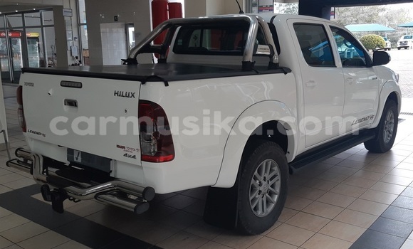 Tenga Tsaru Toyota Hilux Chena Mota in Beitbridge in Matabeleland South Tenga Tsaru Toyota Hilux Chena Mota in Beitbridge in Matabeleland South