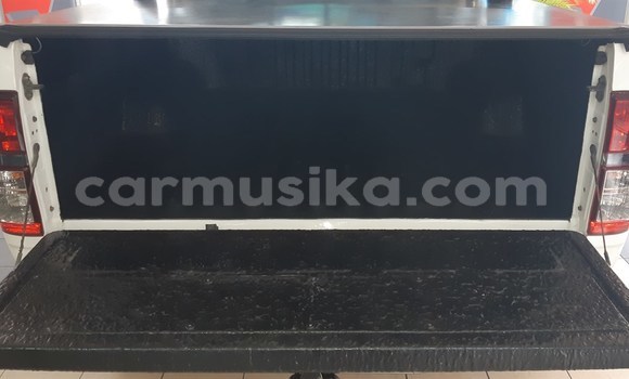 Tenga Tsaru Toyota Hilux Chena Mota in Beitbridge in Matabeleland South Tenga Tsaru Toyota Hilux Chena Mota in Beitbridge in Matabeleland South