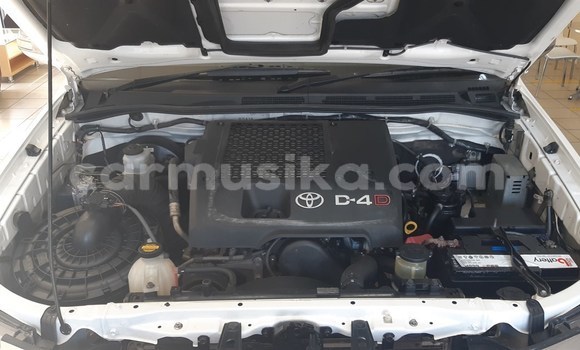 Tenga Tsaru Toyota Hilux Chena Mota in Beitbridge in Matabeleland South Tenga Tsaru Toyota Hilux Chena Mota in Beitbridge in Matabeleland South