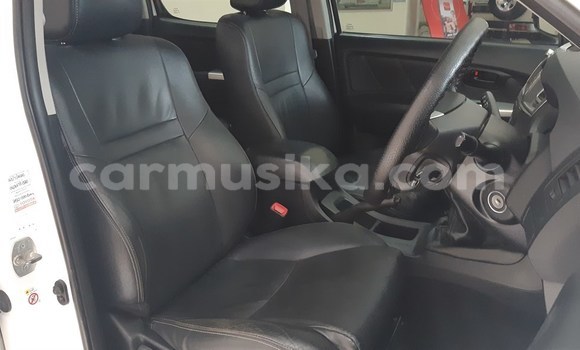 Tenga Tsaru Toyota Hilux Chena Mota in Beitbridge in Matabeleland South Tenga Tsaru Toyota Hilux Chena Mota in Beitbridge in Matabeleland South