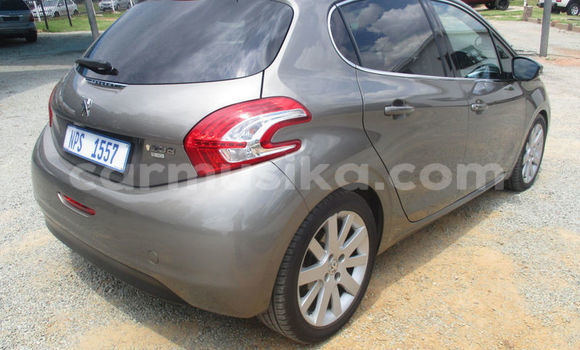 Nunua Ilio tumika Peugeot 208 Nyeupe Gari ndani ya Beitbridge nchini Matabeleland Kusini Nunua Ilio tumika Peugeot 208 Nyeupe Gari ndani ya Beitbridge nchini Matabeleland Kusini