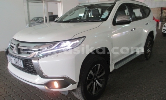 Nunua Ilio tumika Mitsubishi Pajero Sport Nyeupe Gari ndani ya Beitbridge nchini Matabeleland Kusini Nunua Ilio tumika Mitsubishi Pajero Sport Nyeupe Gari ndani ya Beitbridge nchini Matabeleland Kusini