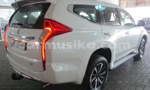 Nunua Ilio tumika Mitsubishi Pajero Sport Nyeupe Gari ndani ya Beitbridge nchini Matabeleland Kusini Nunua Ilio tumika Mitsubishi Pajero Sport Nyeupe Gari ndani ya Beitbridge nchini Matabeleland Kusini