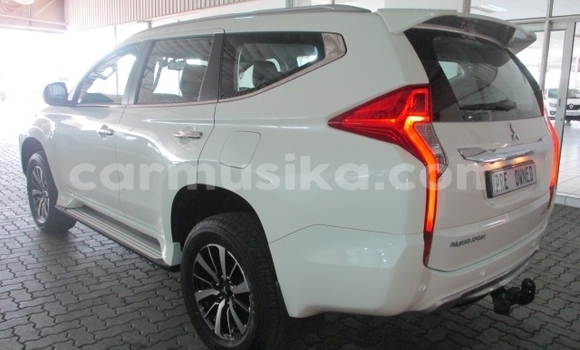 Nunua Ilio tumika Mitsubishi Pajero Sport Nyeupe Gari ndani ya Beitbridge nchini Matabeleland Kusini Nunua Ilio tumika Mitsubishi Pajero Sport Nyeupe Gari ndani ya Beitbridge nchini Matabeleland Kusini
