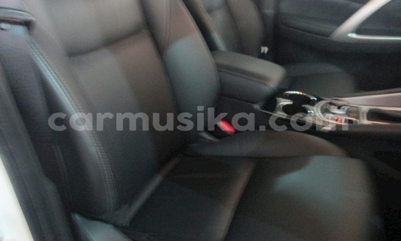 Nunua Ilio tumika Mitsubishi Pajero Sport Nyeupe Gari ndani ya Beitbridge nchini Matabeleland Kusini Nunua Ilio tumika Mitsubishi Pajero Sport Nyeupe Gari ndani ya Beitbridge nchini Matabeleland Kusini