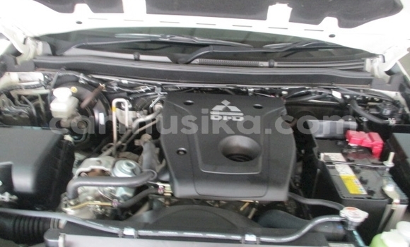 Nunua Ilio tumika Mitsubishi Pajero Sport Nyeupe Gari ndani ya Beitbridge nchini Matabeleland Kusini Nunua Ilio tumika Mitsubishi Pajero Sport Nyeupe Gari ndani ya Beitbridge nchini Matabeleland Kusini