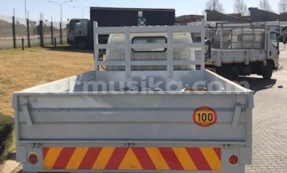 Acheter Occasion Utilitaire Hino 300 Series Blanc à Beitbridge, Matabeleland South Acheter Occasion Utilitaire Hino 300 Series Blanc à Beitbridge, Matabeleland South
