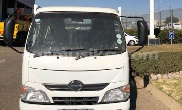 Acheter Occasion Utilitaire Hino 300 Series Blanc à Beitbridge, Matabeleland South Acheter Occasion Utilitaire Hino 300 Series Blanc à Beitbridge, Matabeleland South