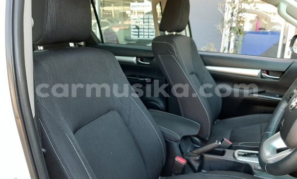 Nunua Ilio tumika Toyota Hilux Nyeupe Gari ndani ya Beitbridge nchini Matabeleland Kusini Nunua Ilio tumika Toyota Hilux Nyeupe Gari ndani ya Beitbridge nchini Matabeleland Kusini