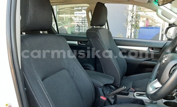 Nunua Ilio tumika Toyota Hilux Nyeupe Gari ndani ya Beitbridge nchini Matabeleland Kusini Nunua Ilio tumika Toyota Hilux Nyeupe Gari ndani ya Beitbridge nchini Matabeleland Kusini