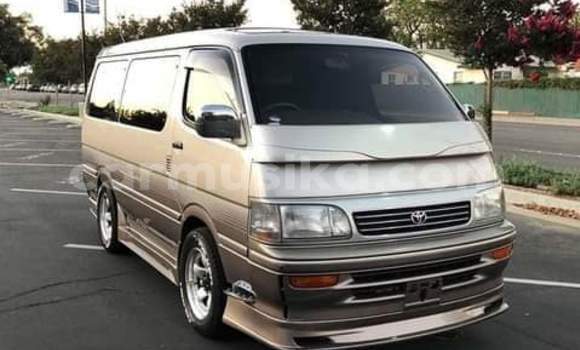 Nunua Ilio tumika Toyota Hiace Fedha Gari ndani ya Beitbridge nchini Matabeleland Kusini